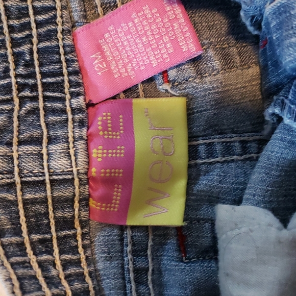 2 piece bundle.  Like new. Adorable Black leggings have ruffled behind. - Picture 3 of 8